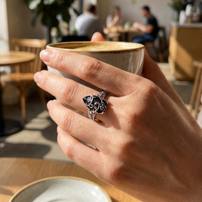 🔥 Promo Flash -50%: Anello Romantico Regolabile – Stile Boho con Pietra Nera, Motivo Floreale Vintage e Dettagli Scintillanti. Fascino Intramontabile e Misterioso. ✨🌙
